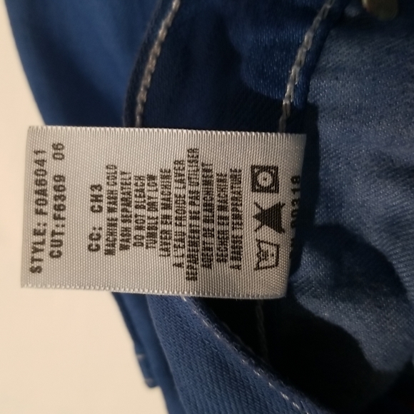 Lucky Brand crop jeans By Gene Montesano Size 6/28. Royal blue Slightly stressed - Picture 9 of 10
